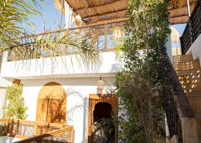 Riad Naejma Privatisation, 2 Bassins